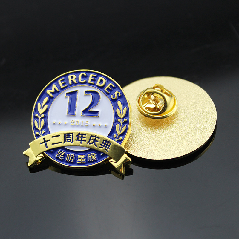 gold lapel pin2